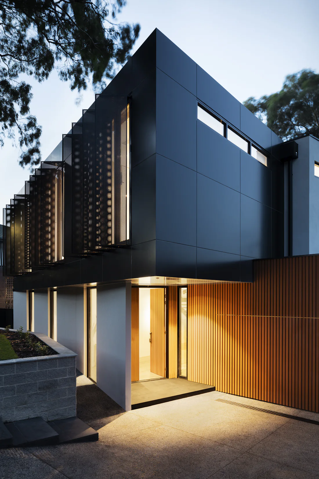 Contemporary rear extension opening to a garden